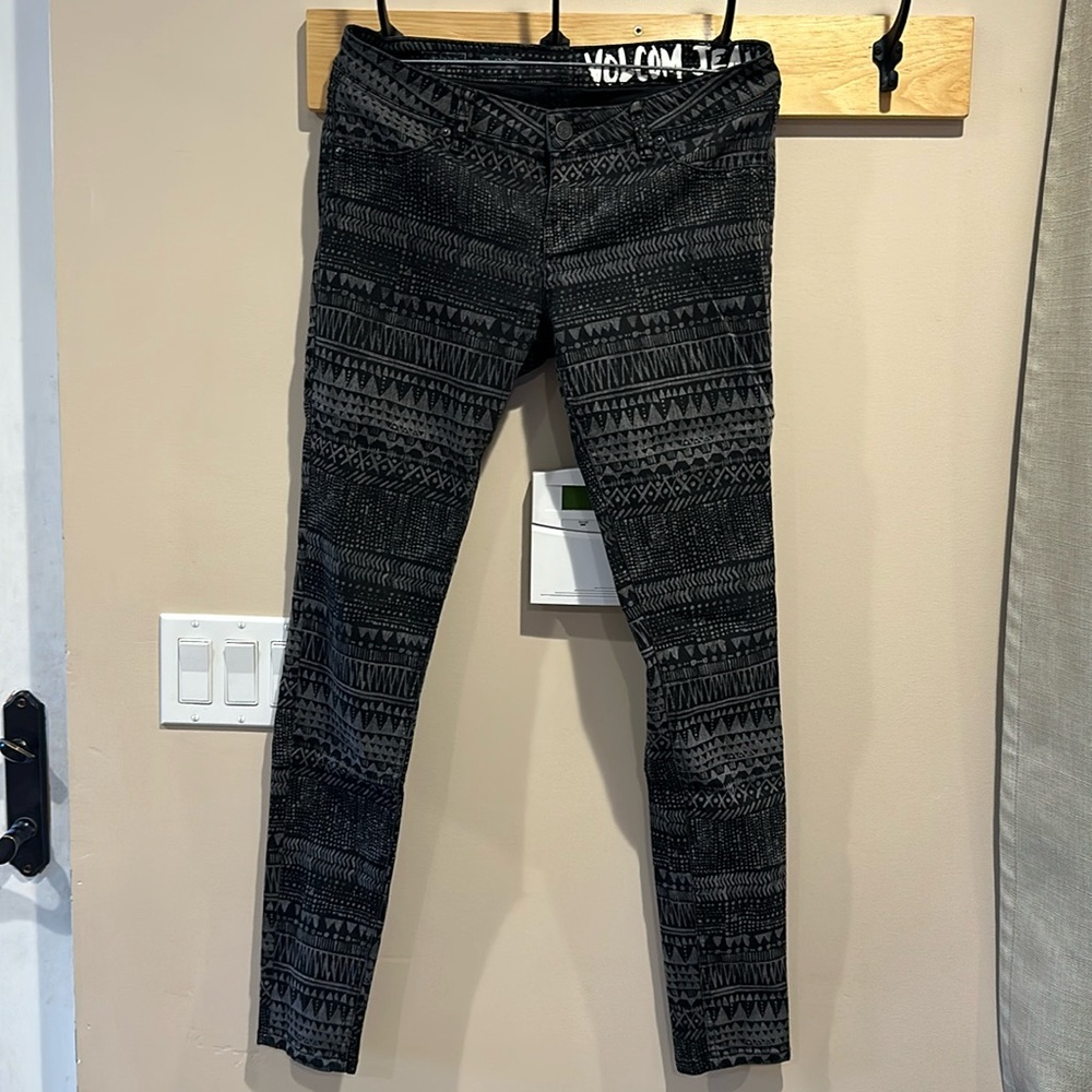 Volcom liberator jeggings size 5 USA 9 AUS 27waist